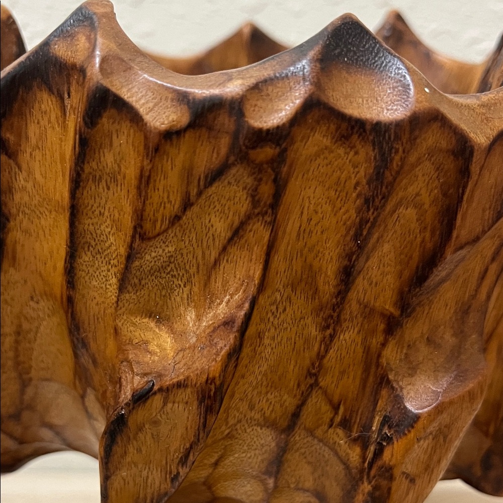 Hand carved vintage wooden candle holder - Picture 3 of 12